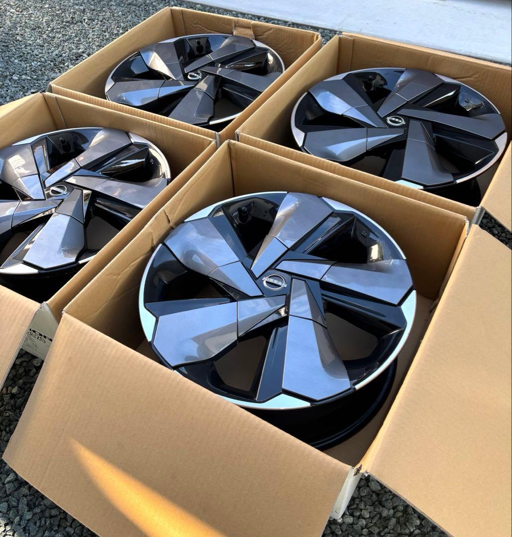 【新車外し品】日産オーラ 純正ホイール（送料込）　関西〜鹿児島まで　離島不可