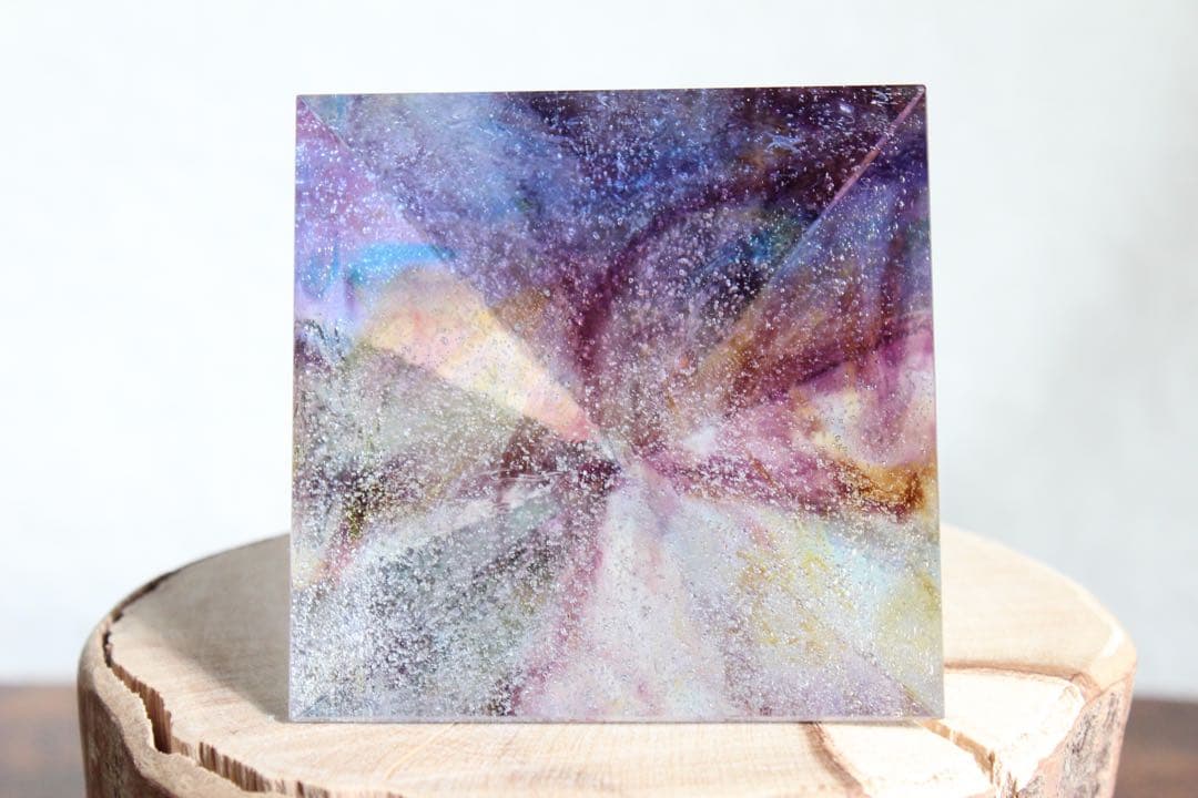 シエラネバダ産アンダラクリスタル　ピラミッド　大きめ　マルチカラー　パープル系