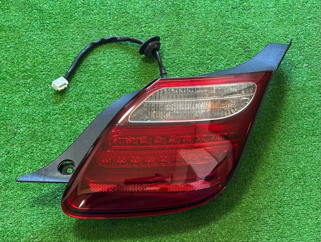 レクサス ソアラUZZ40 テールランプ KOITO 24-54 動作確認済み。