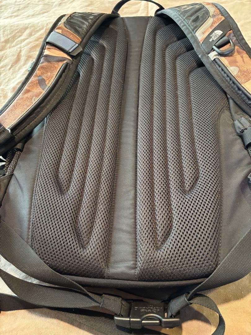 THE NORTH FACE HOT SHOT カモフラージュリュック