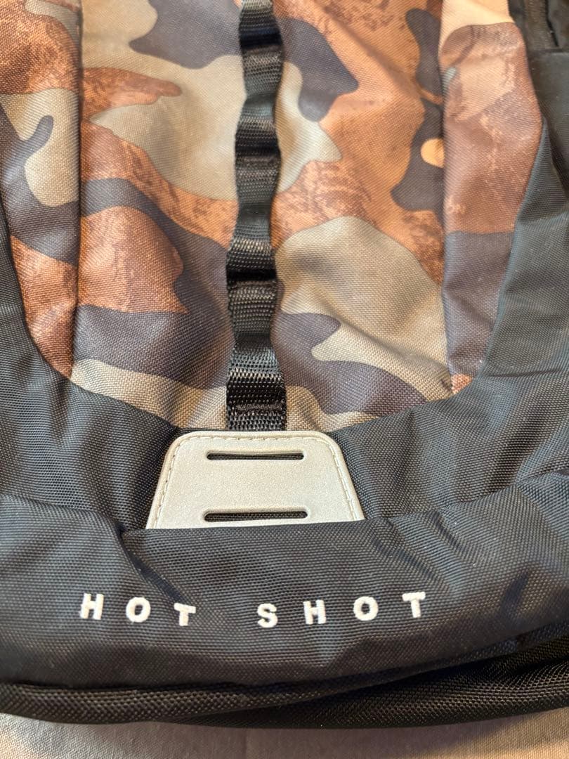 THE NORTH FACE HOT SHOT カモフラージュリュック
