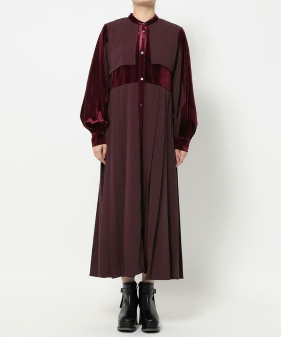 HARE マルチマテリアルプリーツワンピース バーガンディー