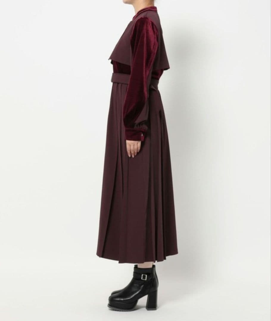 HARE マルチマテリアルプリーツワンピース バーガンディー