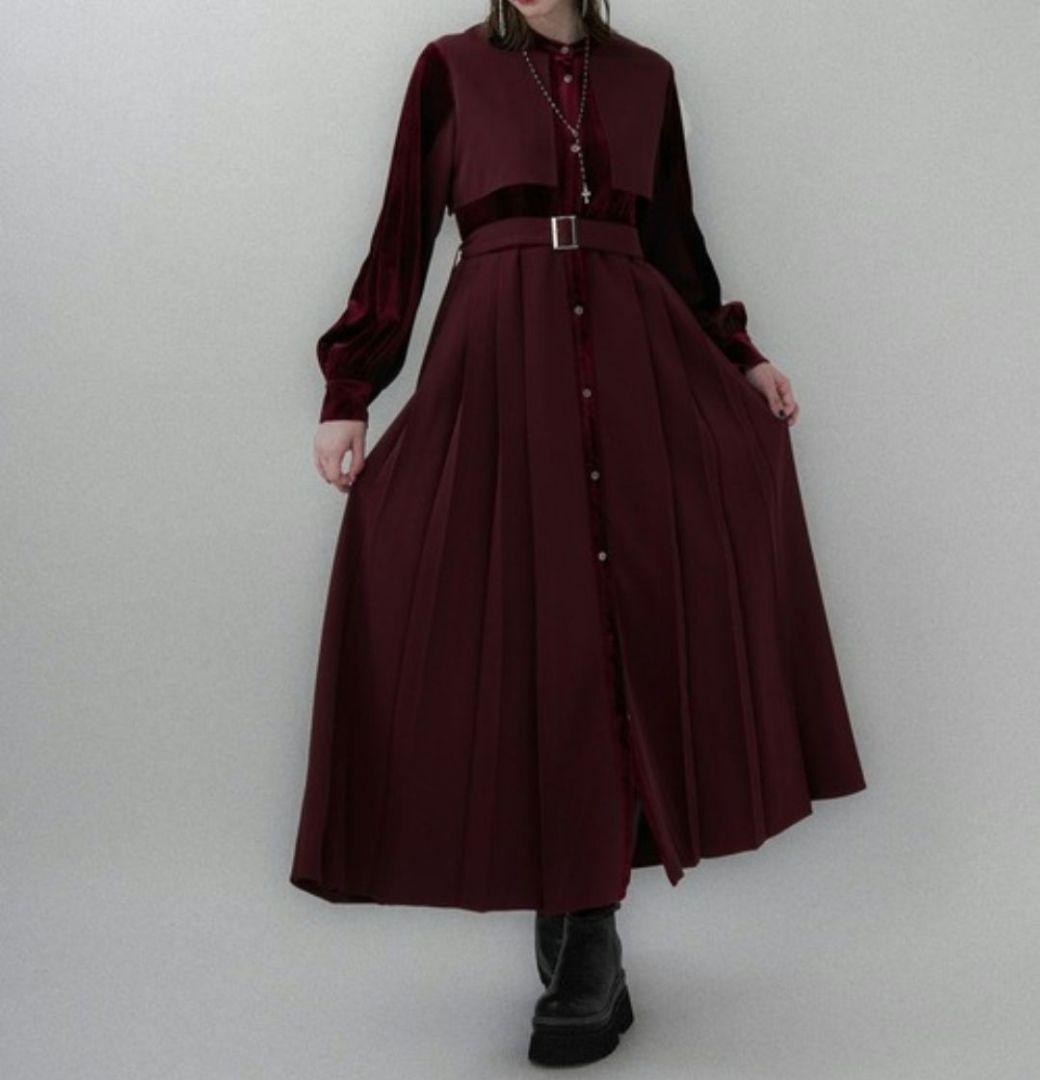 HARE マルチマテリアルプリーツワンピース バーガンディー