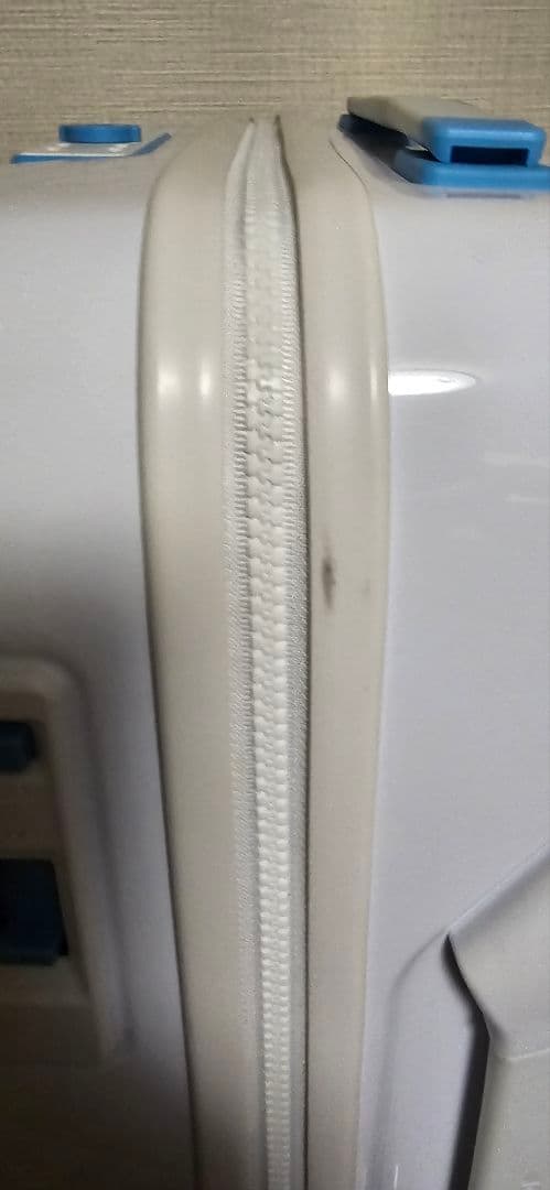 イノベーター スーツケース ice white 38リットル