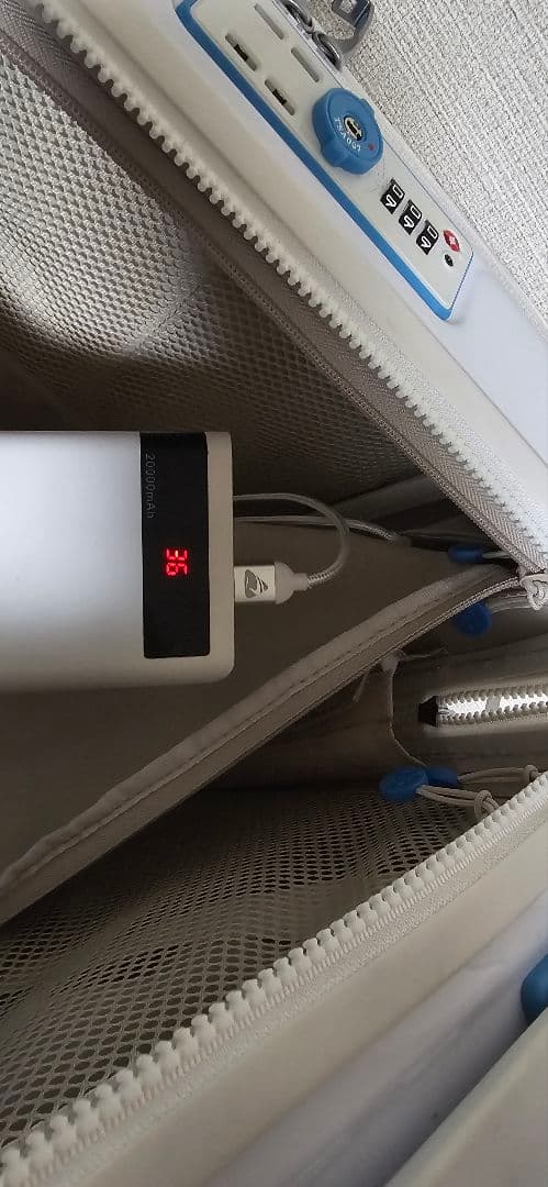 イノベーター スーツケース ice white 38リットル