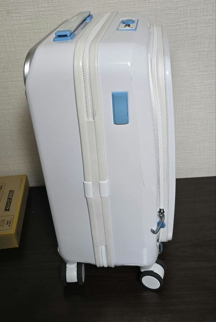 イノベーター スーツケース ice white 38リットル