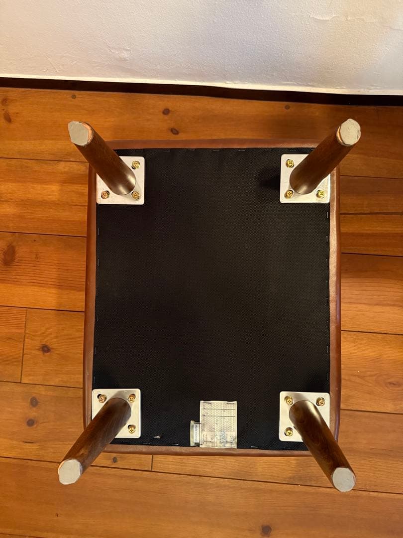 ブラウンレザーオットマン