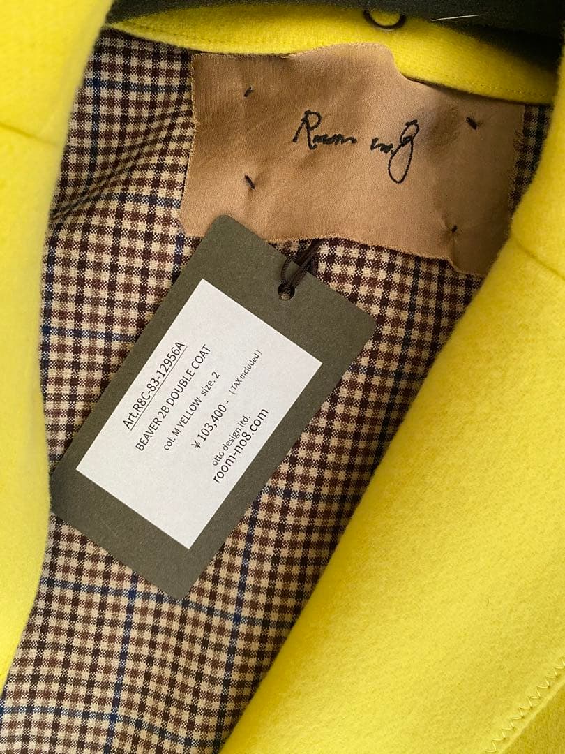 イエローダブルブレストチェスターコート