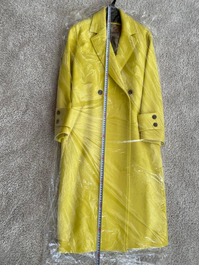 イエローダブルブレストチェスターコート