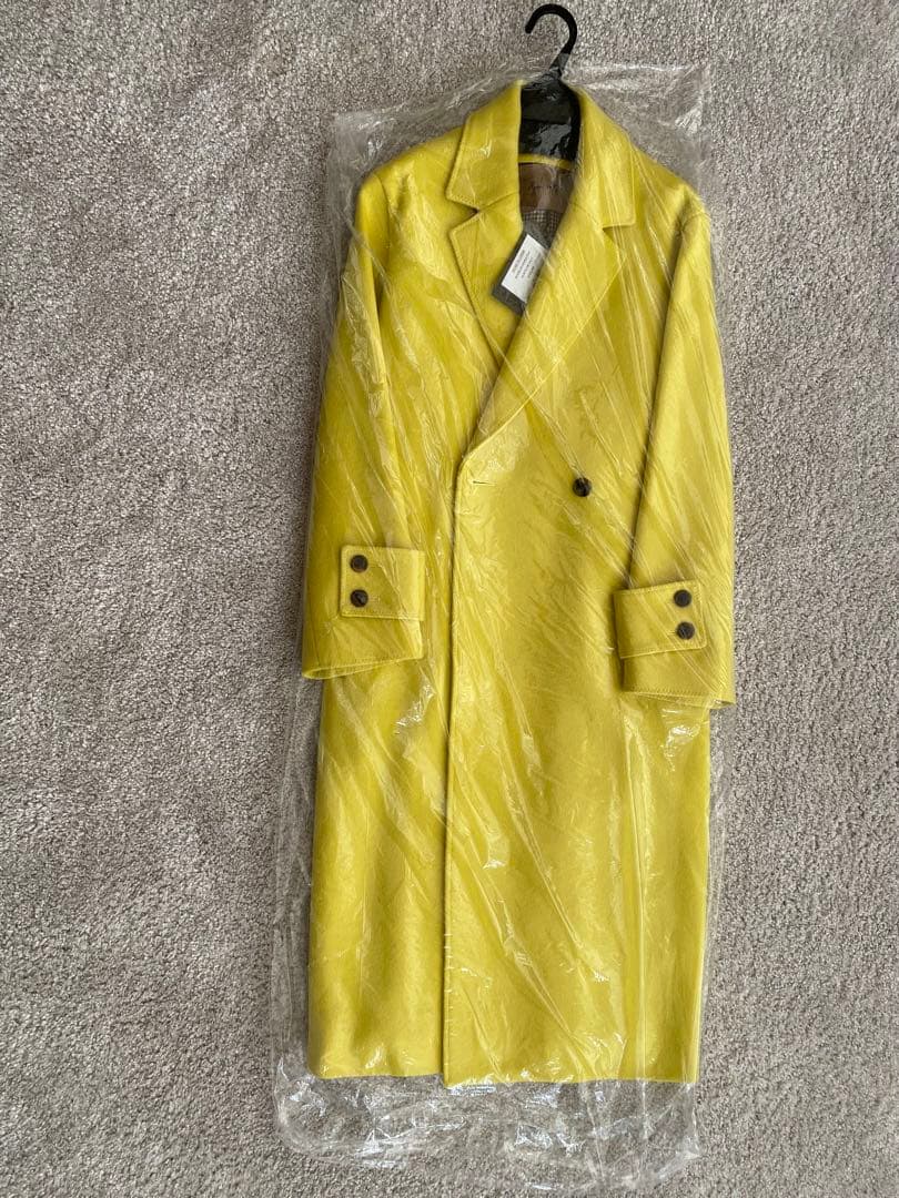 イエローダブルブレストチェスターコート