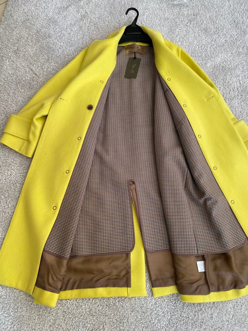 イエローダブルブレストチェスターコート