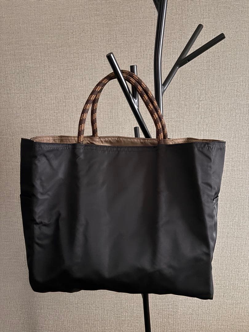 ぱふぇ　新品未使用　ノマディス　フレームワーク別注25ss SAC2トート