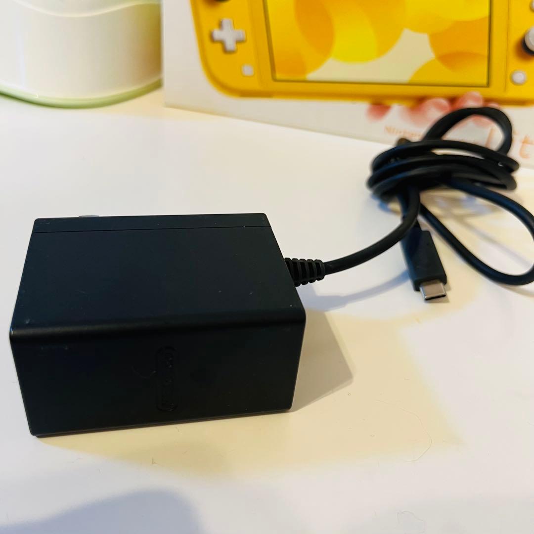 任天堂　Switch liteイエロー