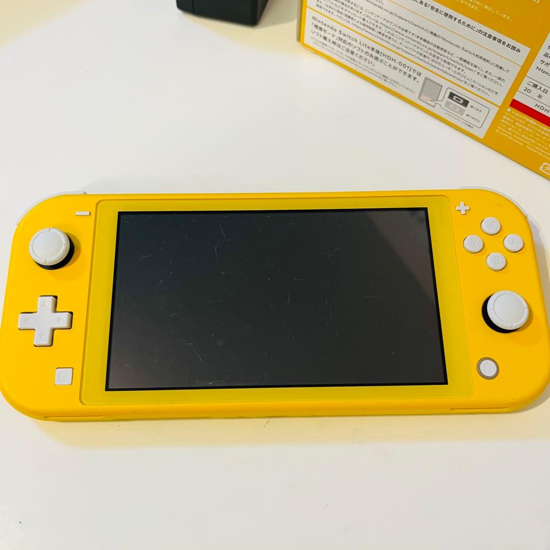 任天堂　Switch liteイエロー