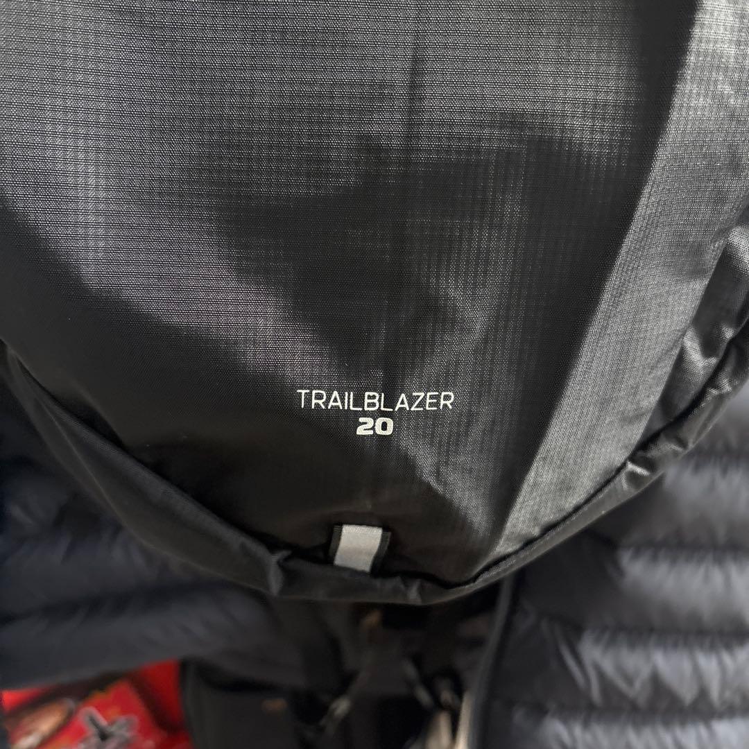 SALOMON TRAILBLAZER 20 ブラック リュック