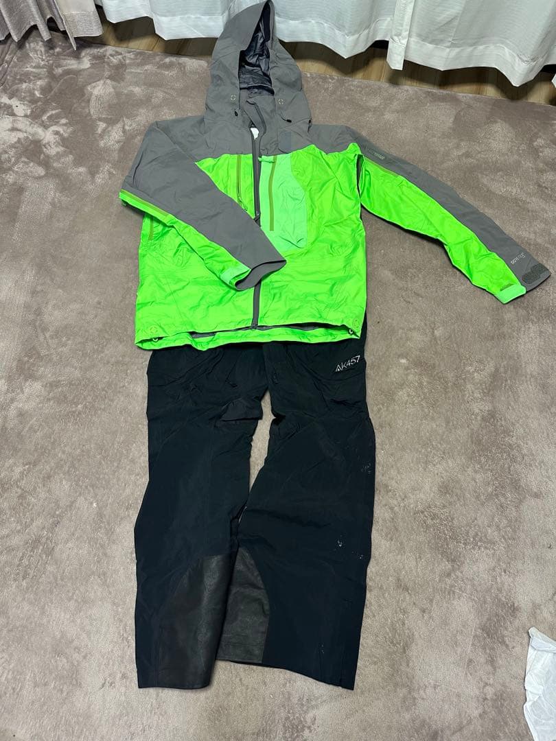 TA　BURTON AK457 スキーウェア Mサイズ