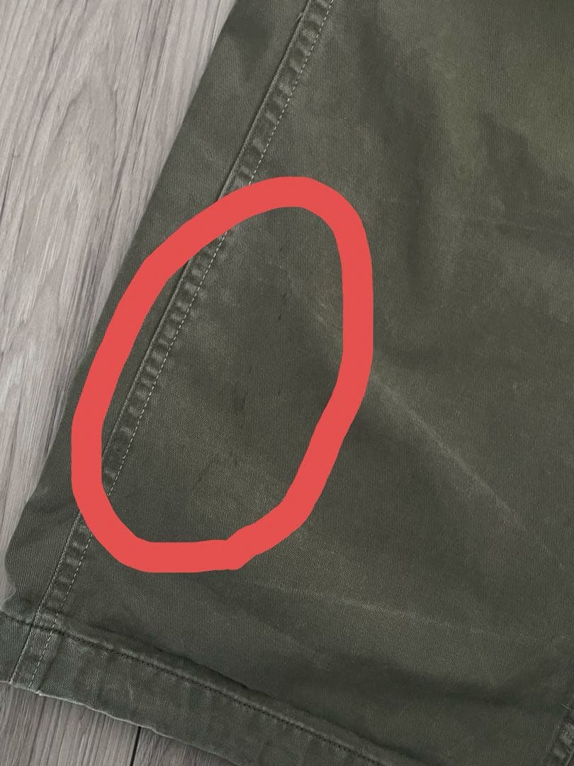 カーゴパンツとネイビーチノパン