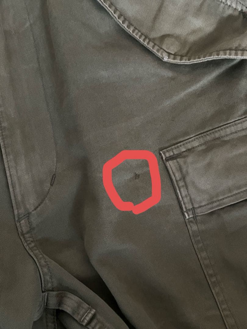 カーゴパンツとネイビーチノパン