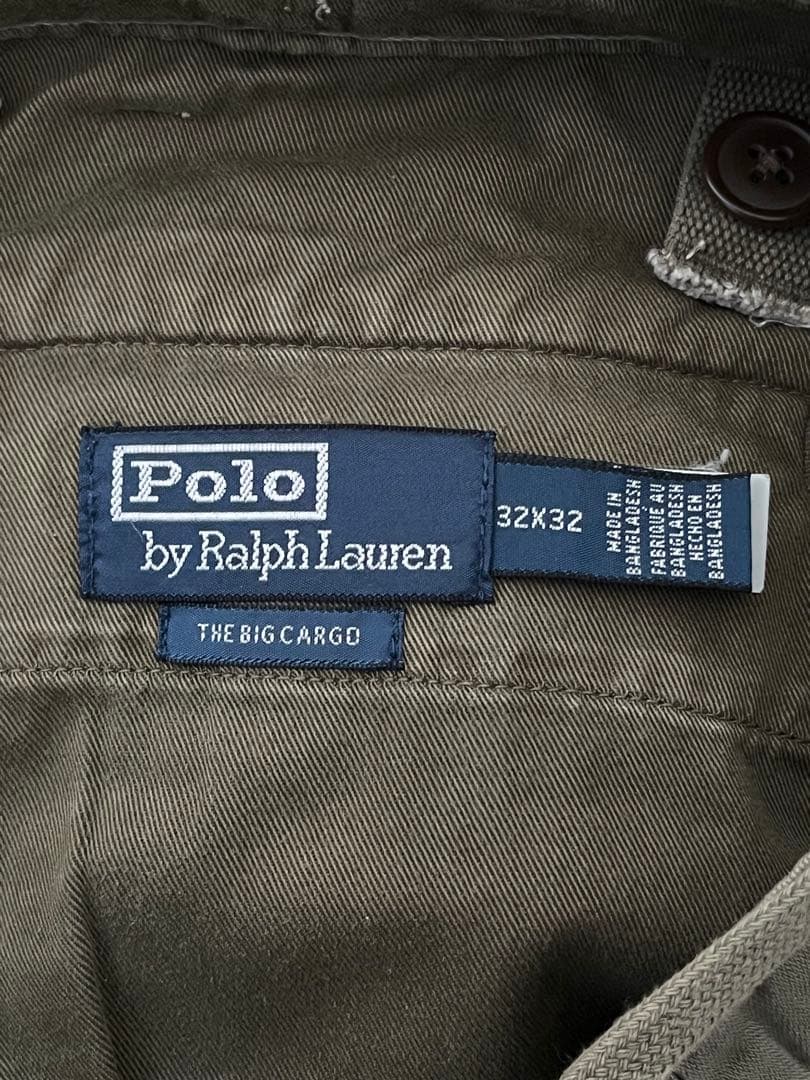 カーゴパンツとネイビーチノパン