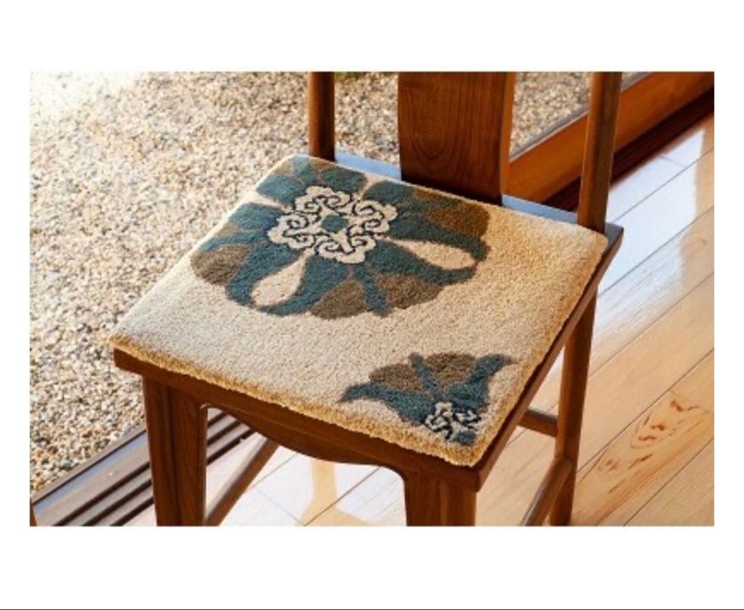 美品 鍋島緞通【手刺繍】40cm 2枚セット 蟹牡丹中心柄/対角中心柄 吉島家