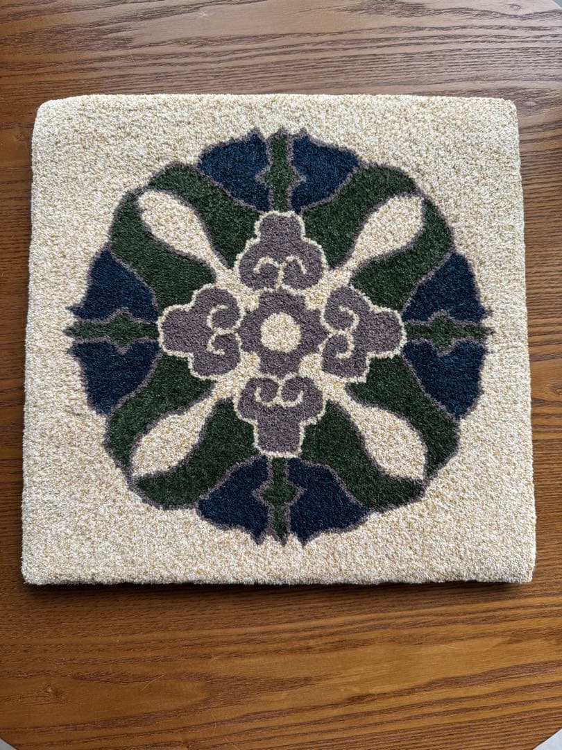 美品 鍋島緞通【手刺繍】40cm 2枚セット 蟹牡丹中心柄/対角中心柄 吉島家