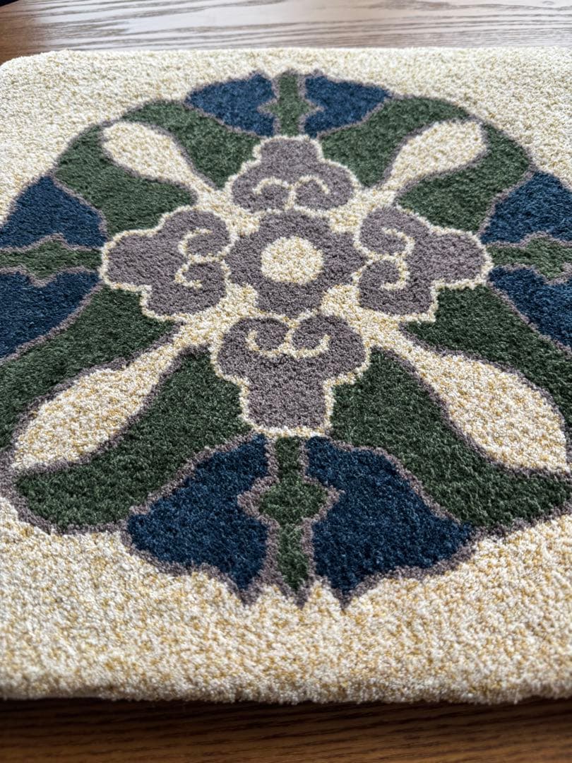 美品 鍋島緞通【手刺繍】40cm 2枚セット 蟹牡丹中心柄/対角中心柄 吉島家