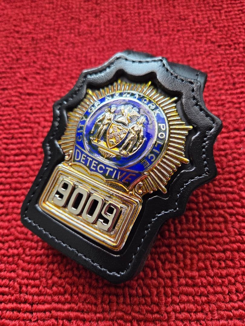 米国ポリスバッジ【NYPD ニューヨーク市警 No.9009】PFホルダー付き