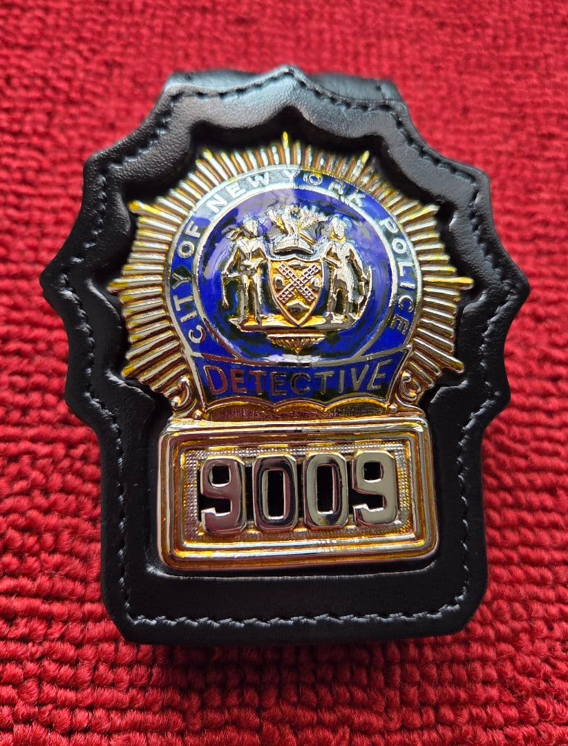 米国ポリスバッジ【NYPD ニューヨーク市警 No.9009】PFホルダー付き