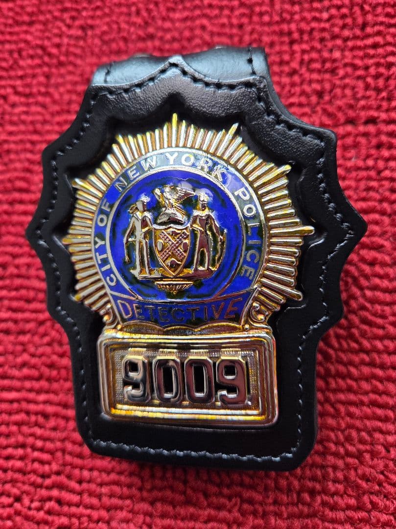 米国ポリスバッジ【NYPD ニューヨーク市警 No.9009】PFホルダー付き