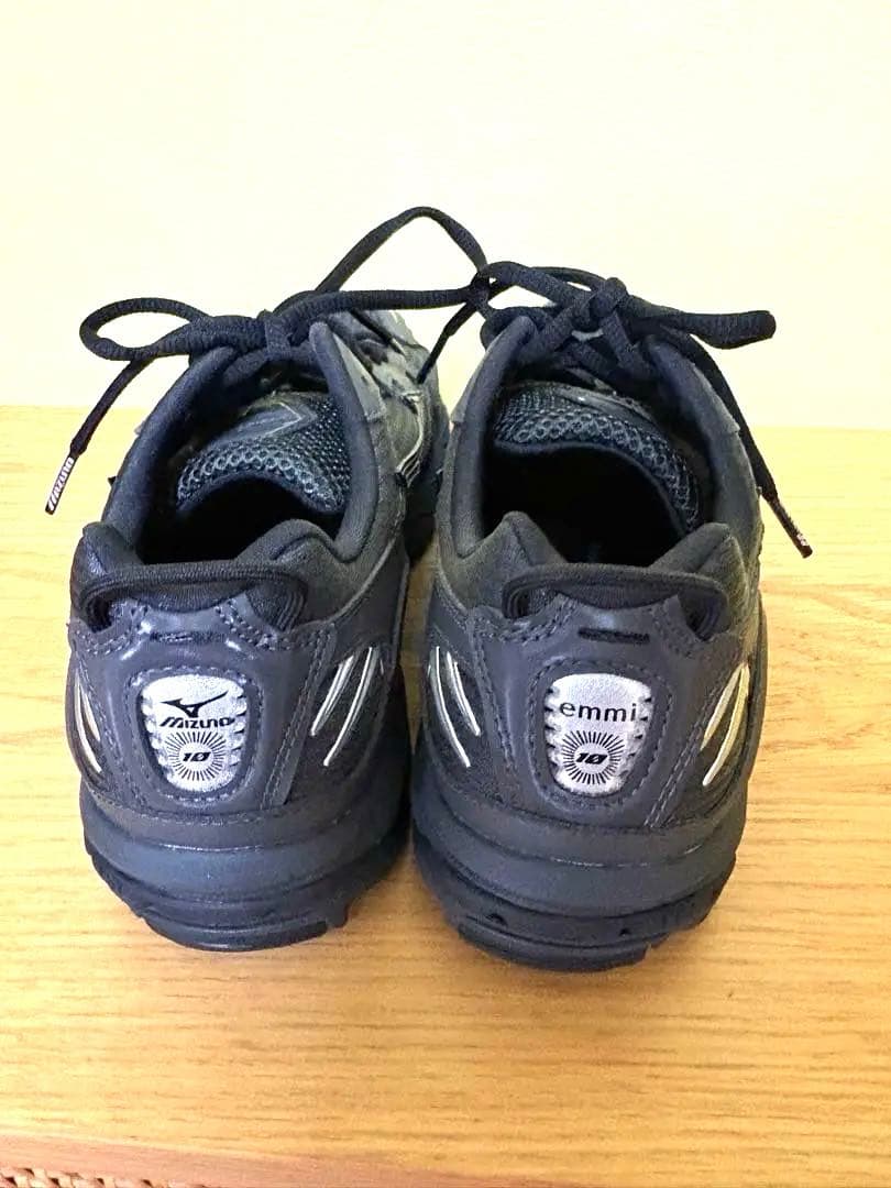最終価格　ミズノwaverider10✖︎emmiコラボスニーカー　24.5センチ