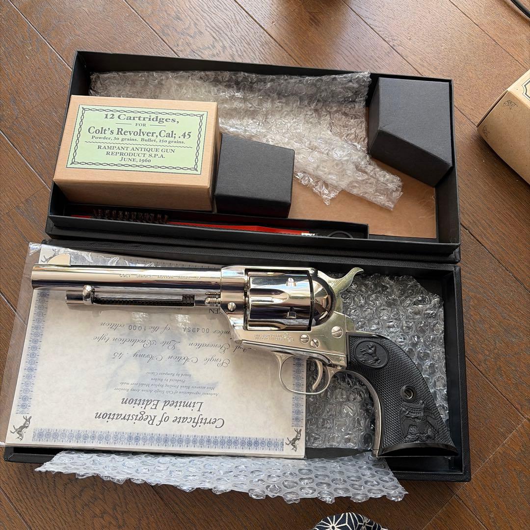 コルトリボルバー .45 ニッケル仕上げランパントクラシックアーティーラリー