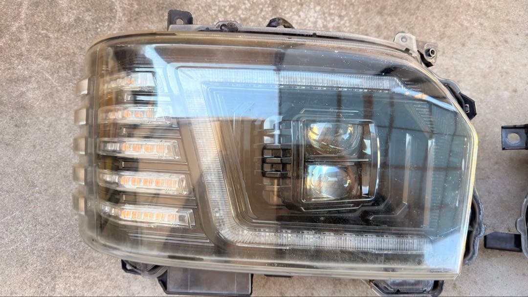 ハイエース ヘッドライト