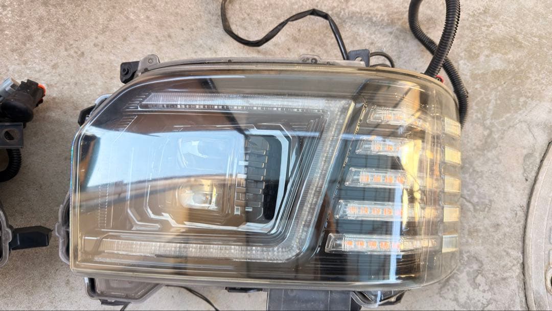 ハイエース ヘッドライト