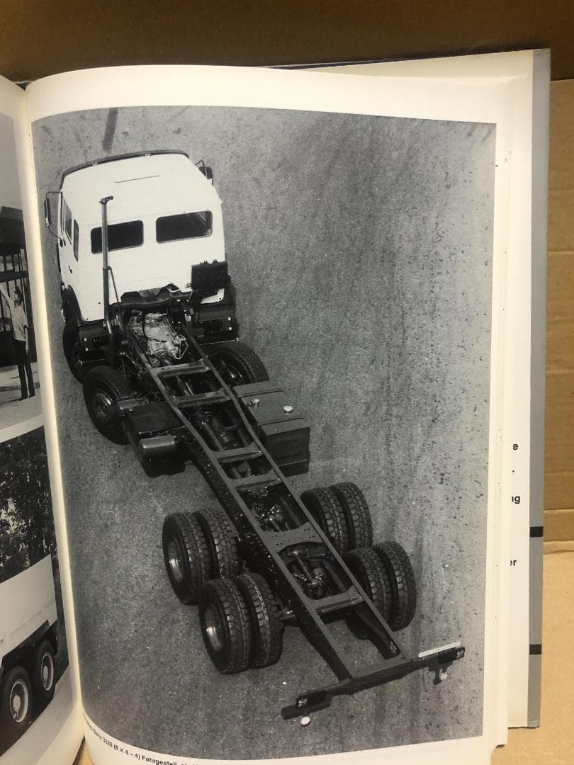 洋書 MERCEDES BENZ LASTWAGEN und OMNIBUSSE