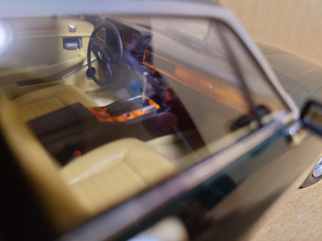 1/18 ジャガーXJ-S 5.3H.E. クーペ 1982 グリーンメタリック