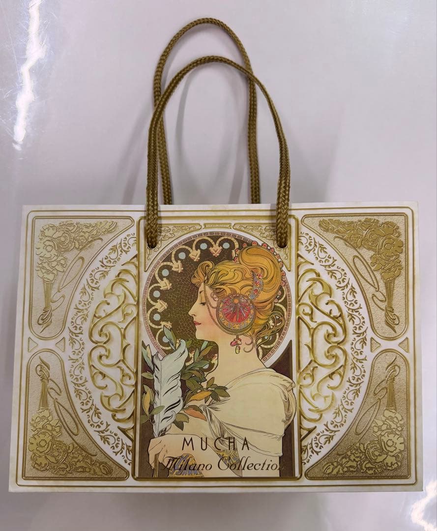 ミラノコレクション　フェースアップパウダー2025 セット　紙袋付き