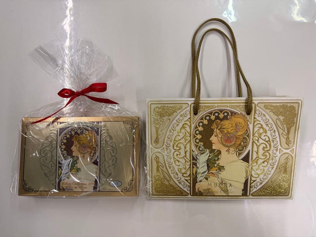 ミラノコレクション　フェースアップパウダー2025 セット　紙袋付き