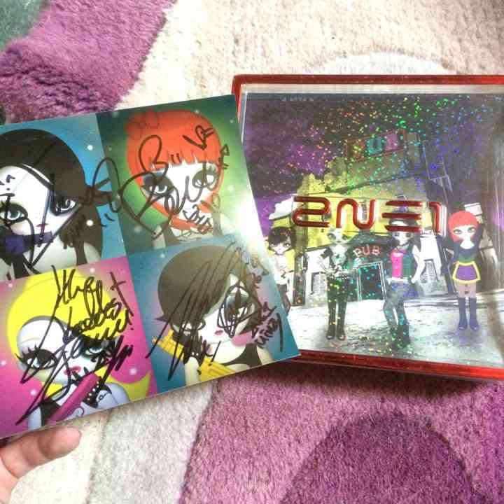 2NE1韓国版の直筆サイン入りアルバム