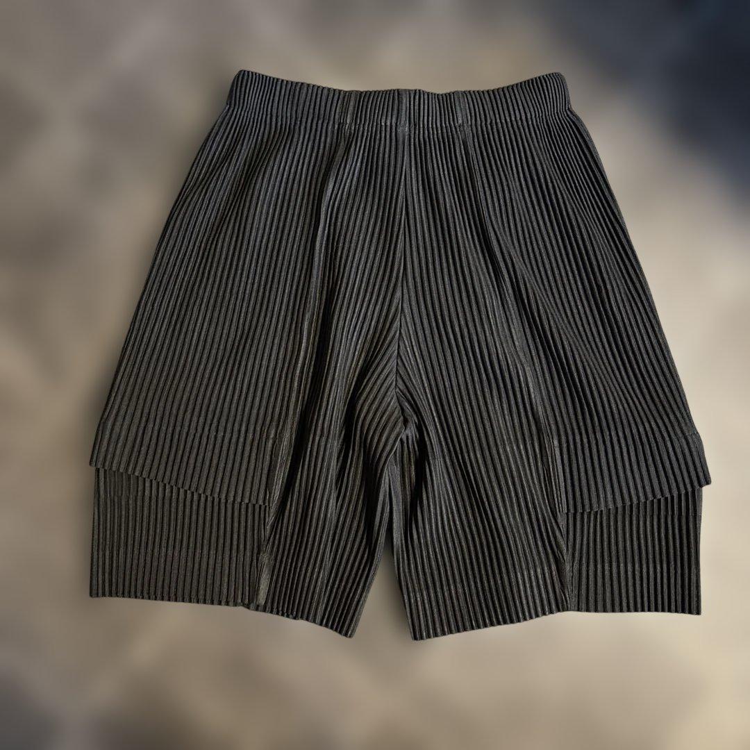 【着用一回】HOMME PLISSE ISSEI MIYAKE黒 ショートパンツ