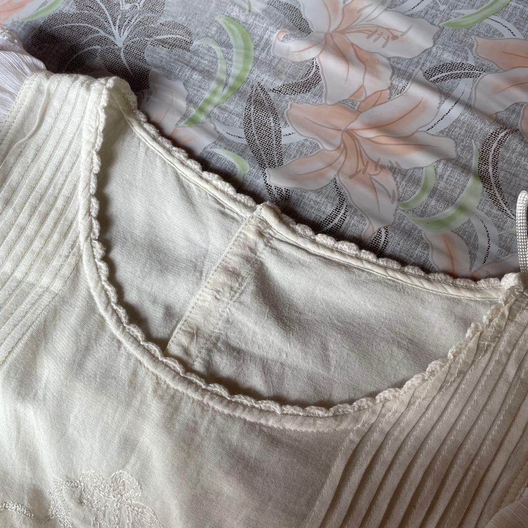 猫・うさぎレース装飾付きホワイトチュニック フランシュリッペ