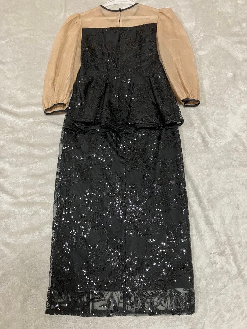 【fuwari♡様】シアーパフスリーブペプラムスパンコール花柄Leja サイズS