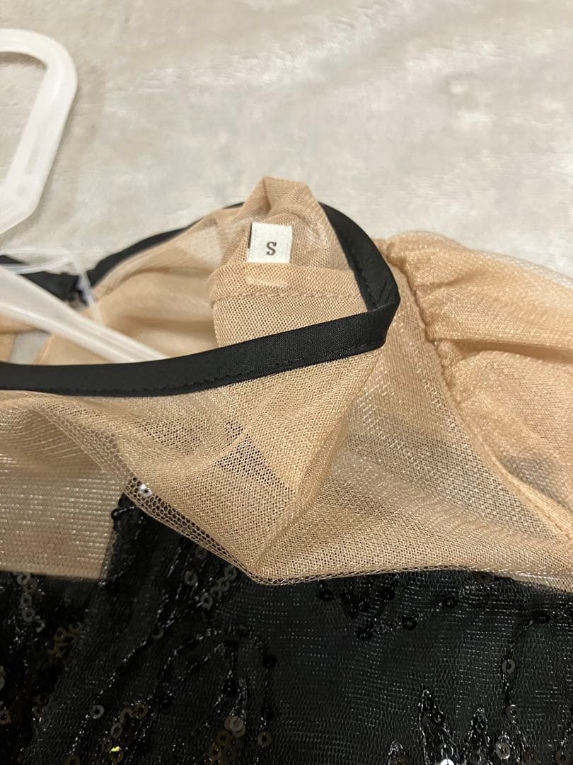 【fuwari♡様】シアーパフスリーブペプラムスパンコール花柄Leja サイズS