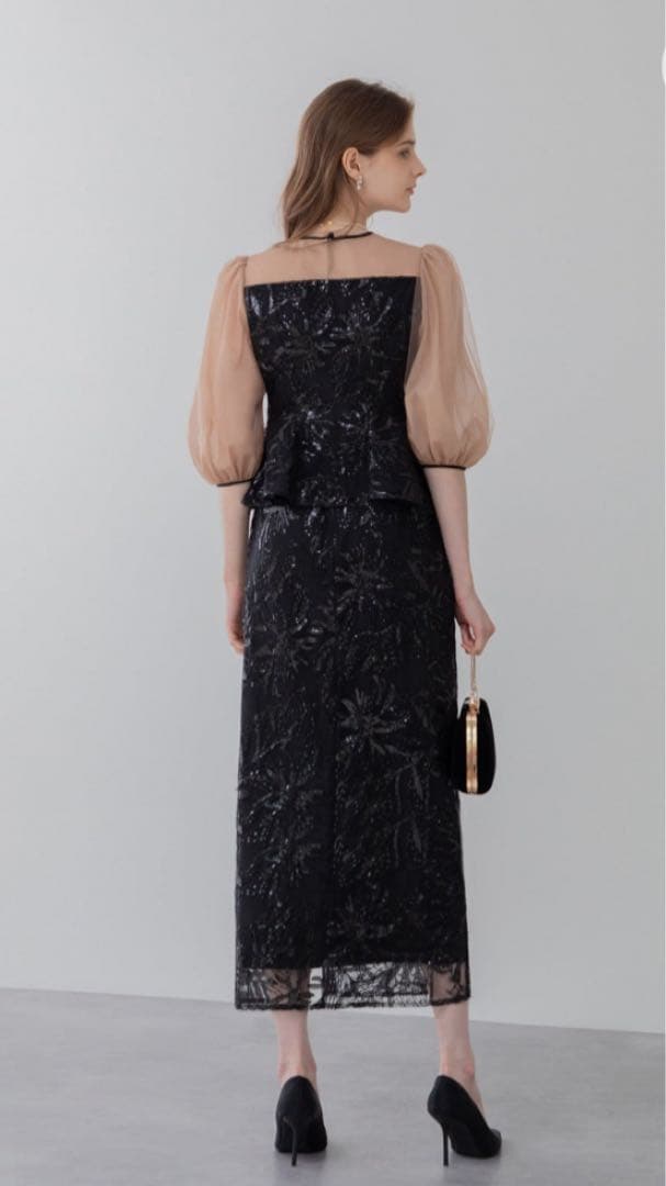 【fuwari♡様】シアーパフスリーブペプラムスパンコール花柄Leja サイズS