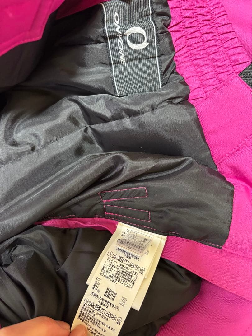 【美品】オンヨネスキーウェア新品 耐水圧10000mmピンク