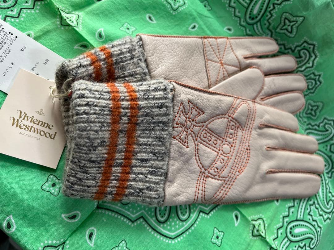 Vivienne Westwood 新品羊革ウールグローブベージュ系激可愛い！