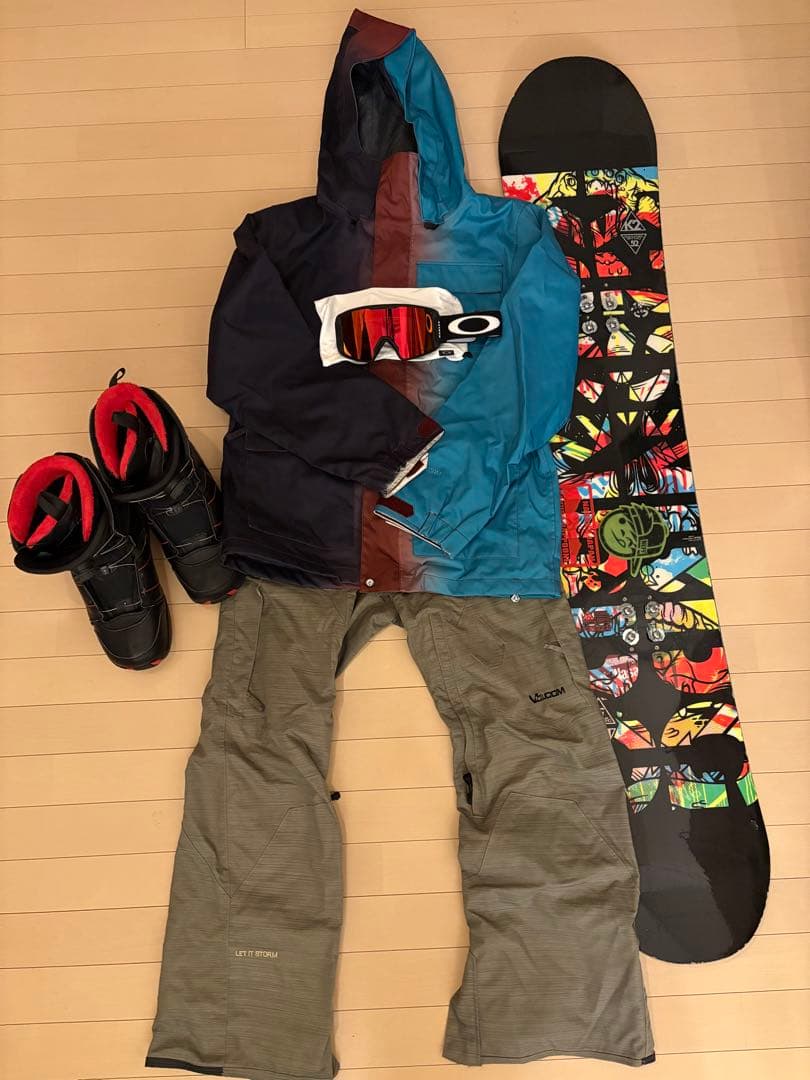 初心者の方向けスノーボード4点セット　板　ウェア　ブーツ　ゴーグル