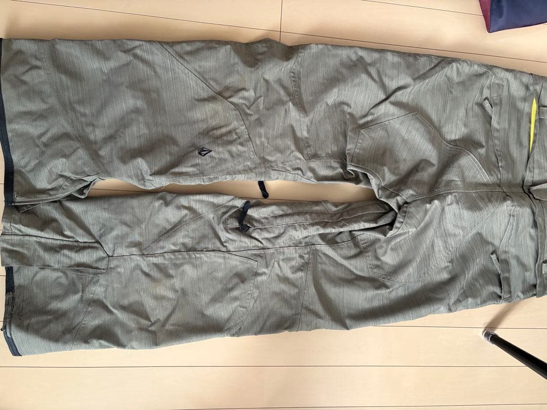 初心者の方向けスノーボード4点セット　板　ウェア　ブーツ　ゴーグル