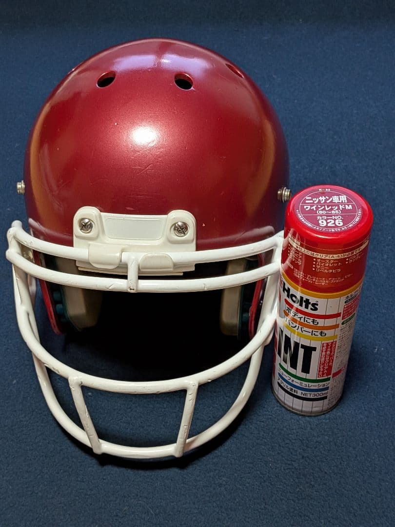 赤いアメリカンフットボールヘルメット
