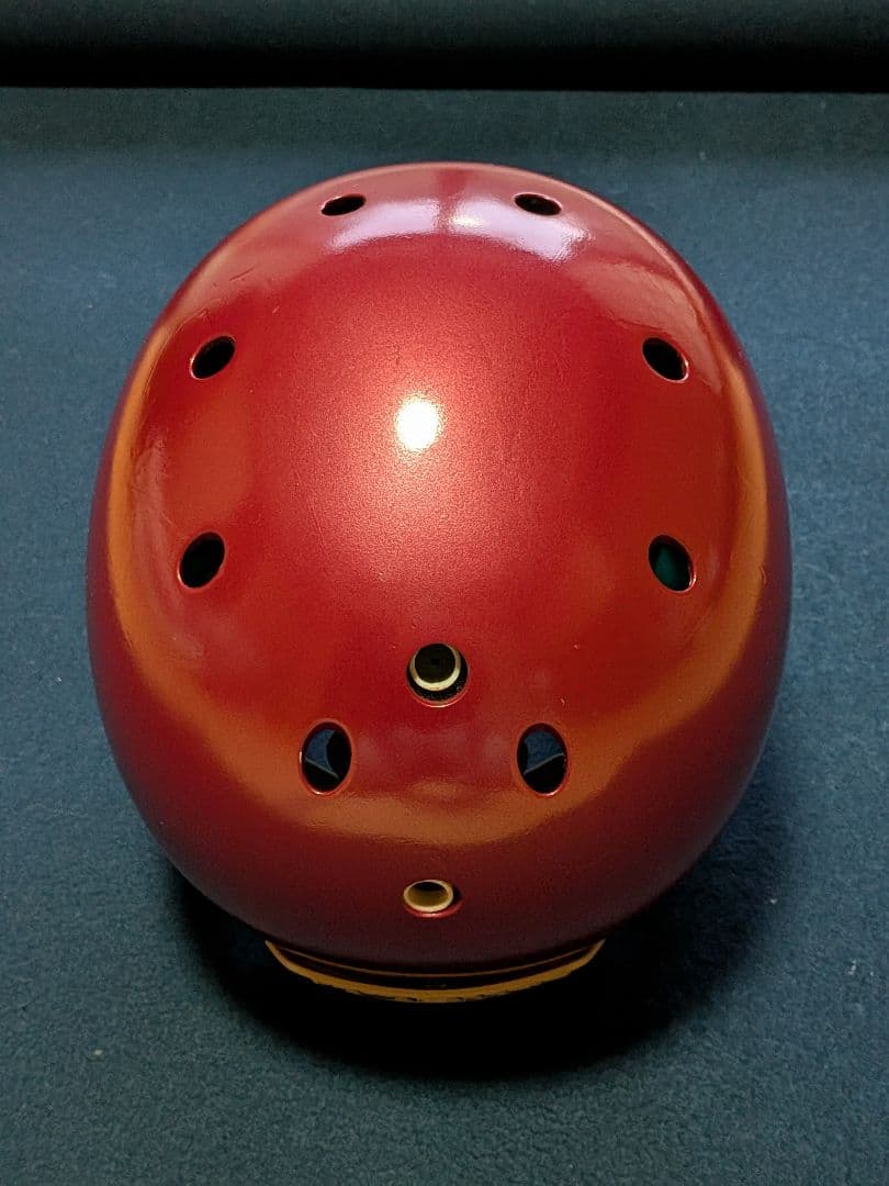 赤いアメリカンフットボールヘルメット